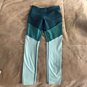 Textured compression Outdoor Voices legging.